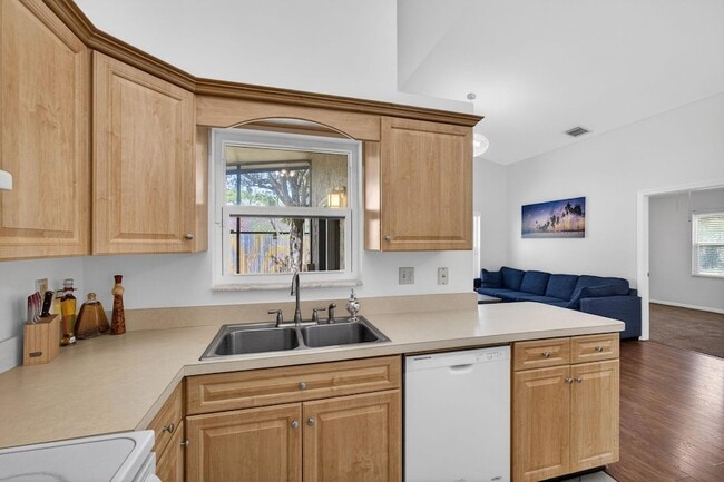 Building Photo - 6223 Kendrick St