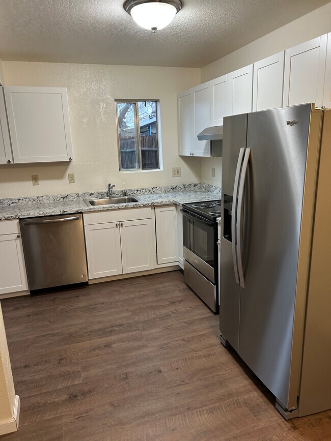 Building Photo - 2480 Wilson Ave