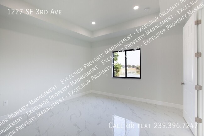 Building Photo - 1227 SE 3rd Ave