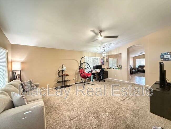 Building Photo - 450 W Musket Pl