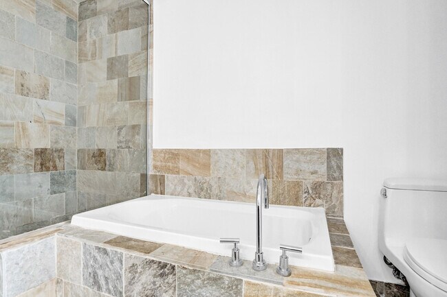 Building Photo - 2641 N Flamingo Rd