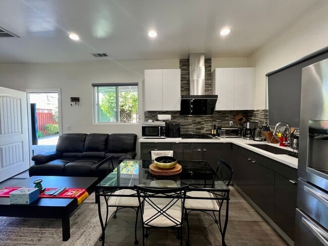 Building Photo - 13090 Heath St