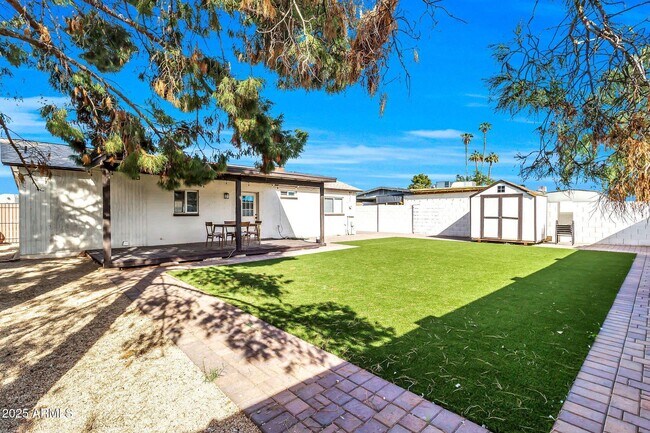 Building Photo - 449 E Harmony Ave