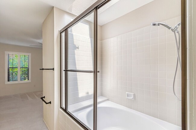 Building Photo - Two Primary Suites w/ Bonus Room l Prime L...