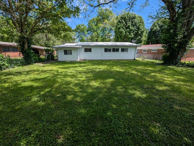 Building Photo - Comfort, Charm, and Convenience