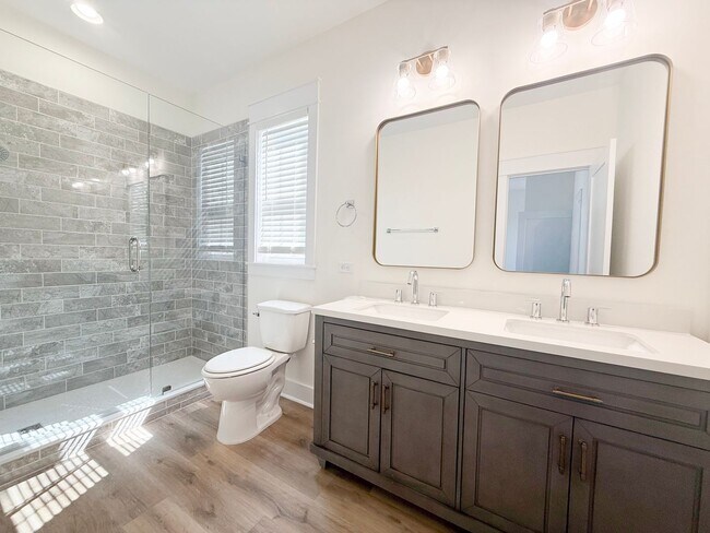 Building Photo - Spacious 3-Bedroom Townhome at Highbury | Modern Living Near Tennessee Tech