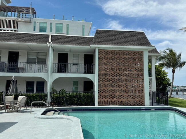 Building Photo - 4700 N Flagler Dr
