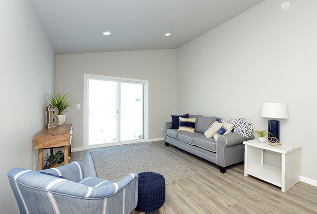 Building Photo - 813 United Dr