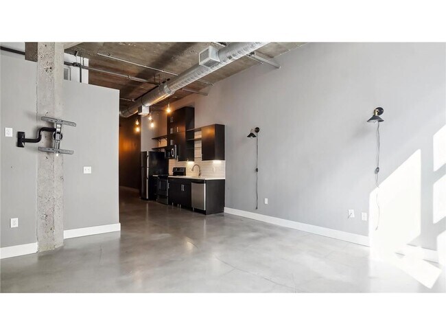 Building Photo - 718 N Washington Ave