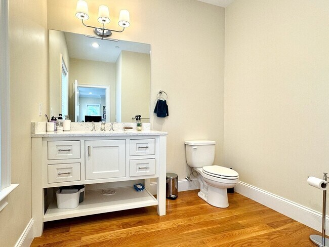 Building Photo - 43 Mansfield St