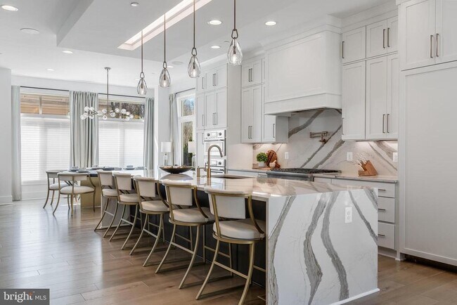 Building Photo - 8201 River Rd