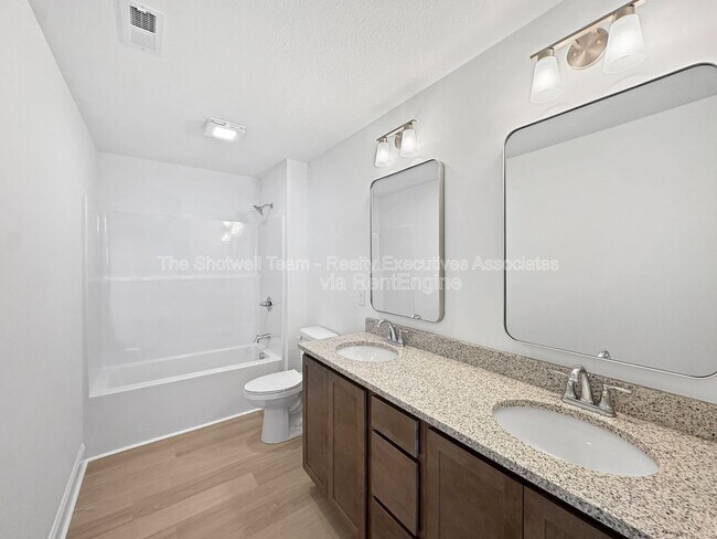 Building Photo - 1724 Bennett Vlg Dr