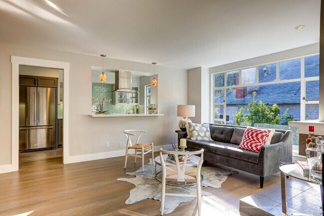 Building Photo - Upscale 2bd+Office/2ba Downtown Mill Valley Condo-FOUNDATION