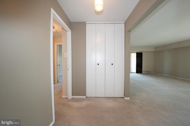 Building Photo - 103 Drummers Ln