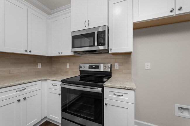 Building Photo - 827 Montclair Pt