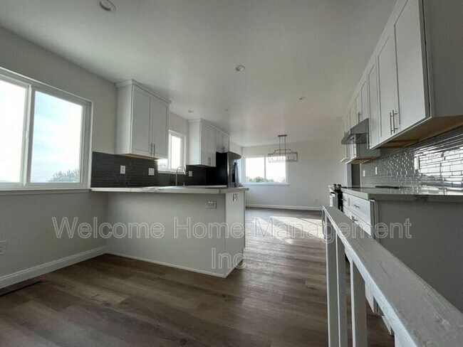 Building Photo - 16233 San Remo Dr