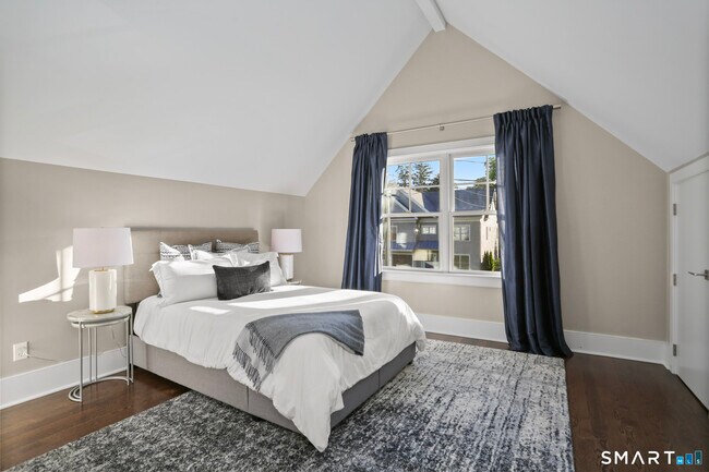 Building Photo - 26 Long Lots Ln