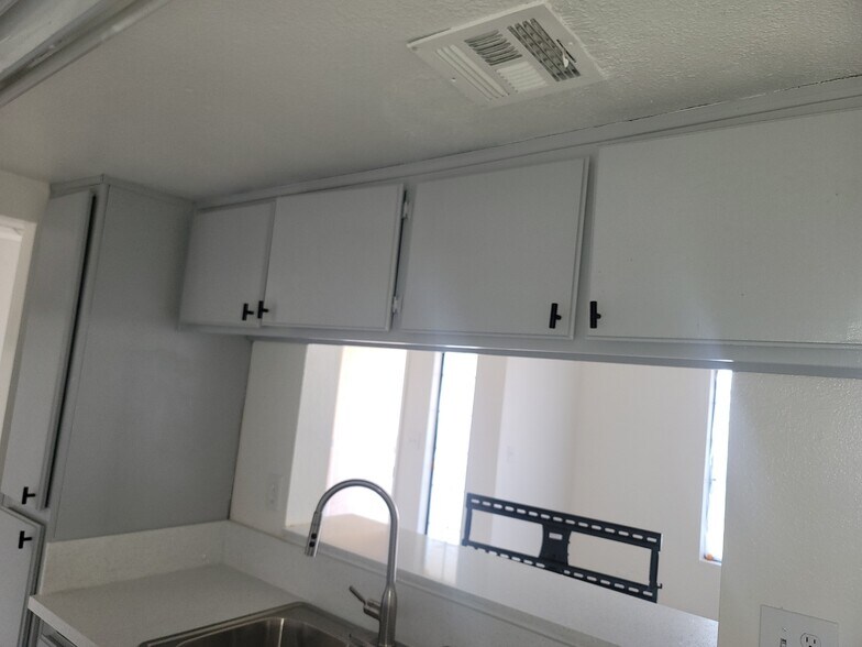 Building Photo - 1828 E Avenue J9