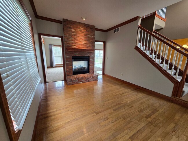 Building Photo - 4 Bedroom Home in Bloomington's East Side