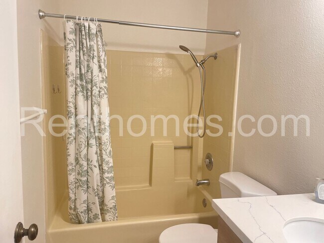 Building Photo - 9489 Fairgrove Ln