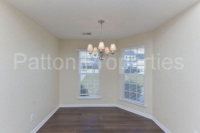 Building Photo - 295 Legend Oaks Dr