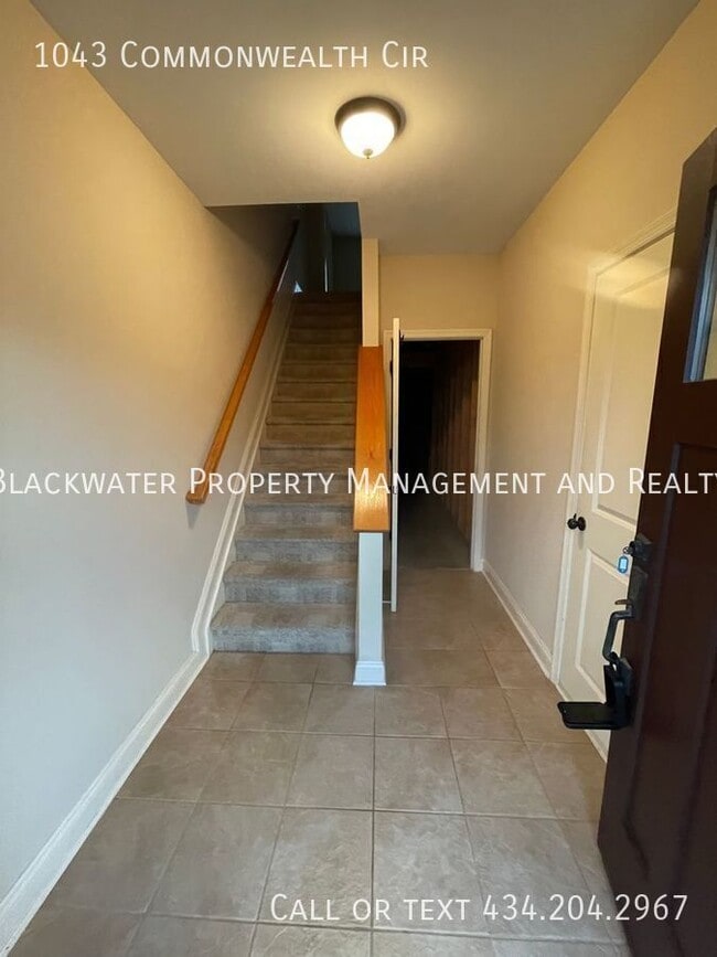 Building Photo - 1043 Commonwealth Cir