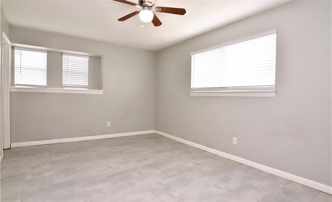 Building Photo - 530 Cambridge Village Dr