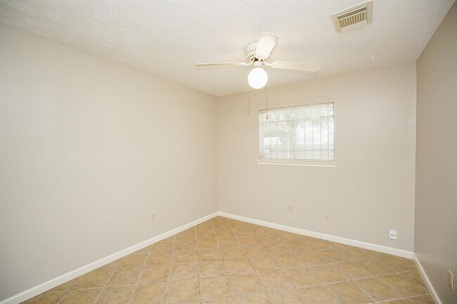 Building Photo - 11614 Pompano Ln
