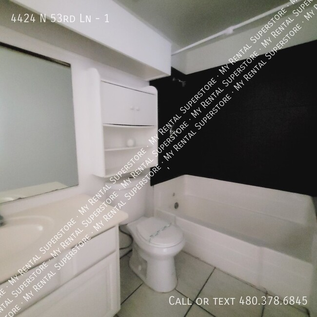 Building Photo - 4424 N 53rd Ln