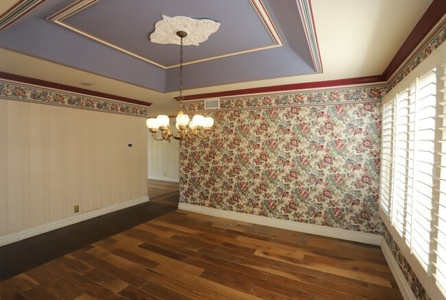 Building Photo - 460 S Bridge View Dr