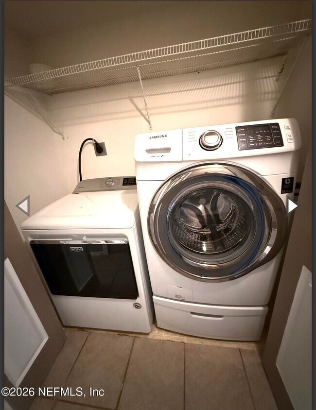 Building Photo - 6874 Playpark Trail W