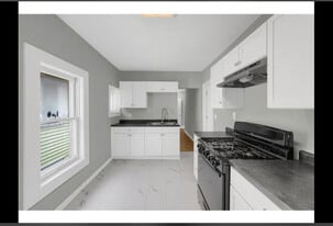 Building Photo - 1055 7th St W