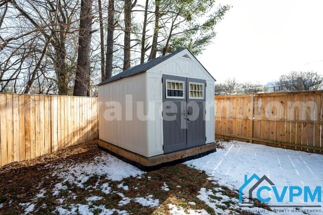 Building Photo - 2617 Belair Dr