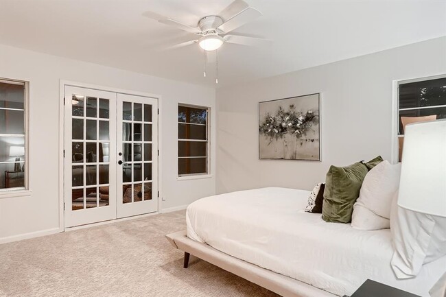 Building Photo - 5325 Western Hills Dr