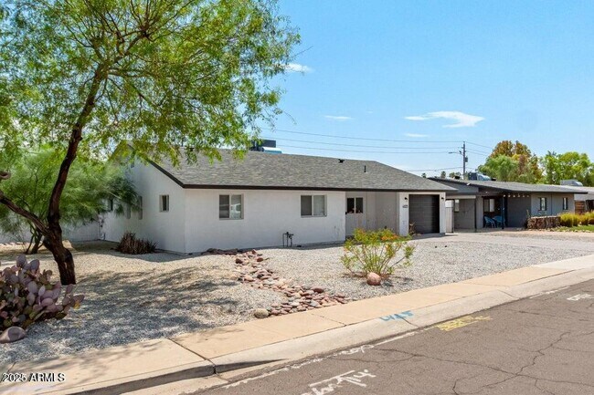 Building Photo - 4025 N 8th Ave
