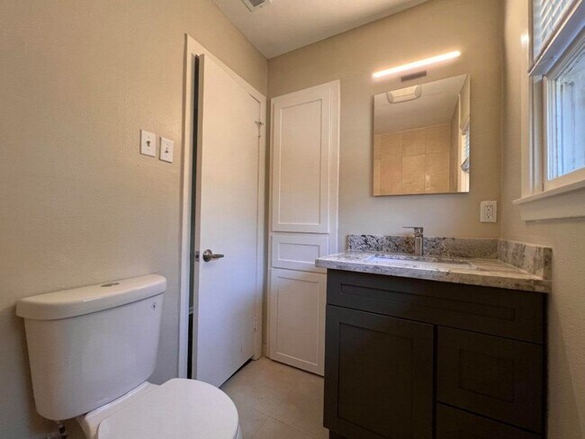 Building Photo - 5834 Indigo St