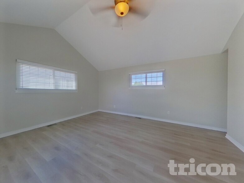 Building Photo - 385 Longspur Dr