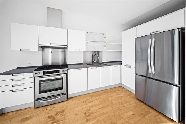 Building Photo - 346 Congress St