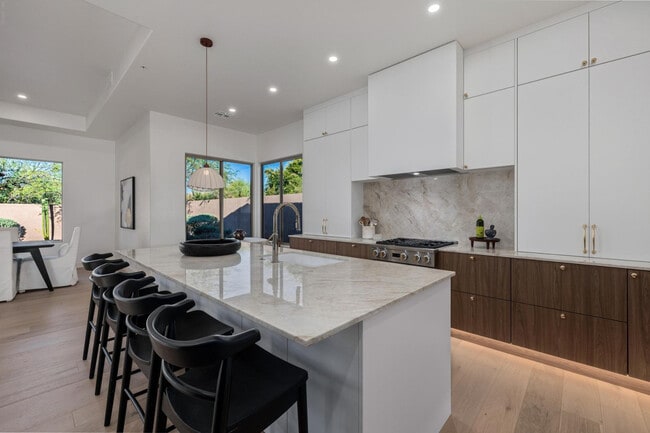 Building Photo - 7152 E Night Glow Cir