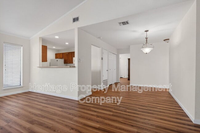 Building Photo - 609 Oak Park Dr