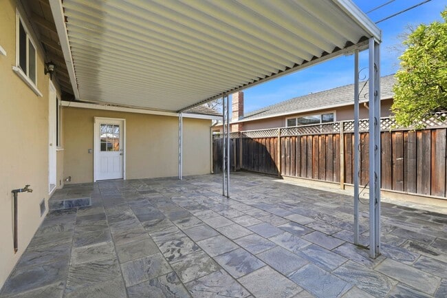 Building Photo - Cherry Chase Home