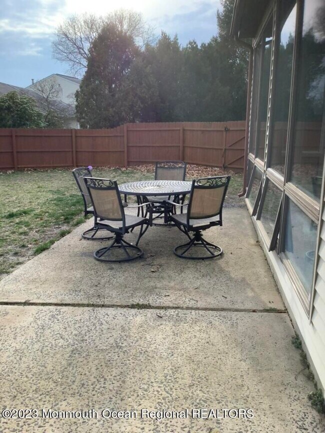 Building Photo - 13 Lawrence Dr