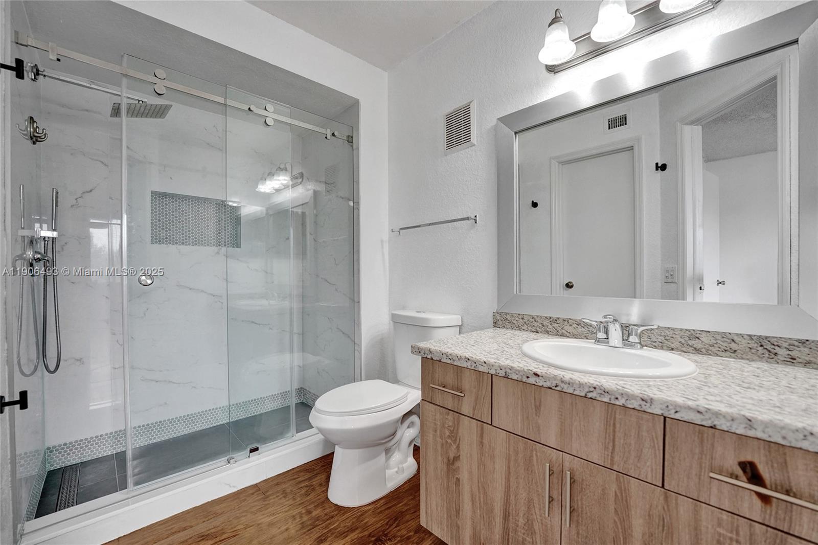 Building Photo - 417 Vista Isles Dr