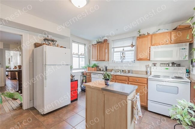 Building Photo - 612 N 23rd St