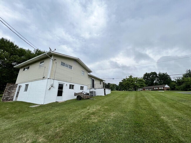 Building Photo - 101 Londonderry Rd