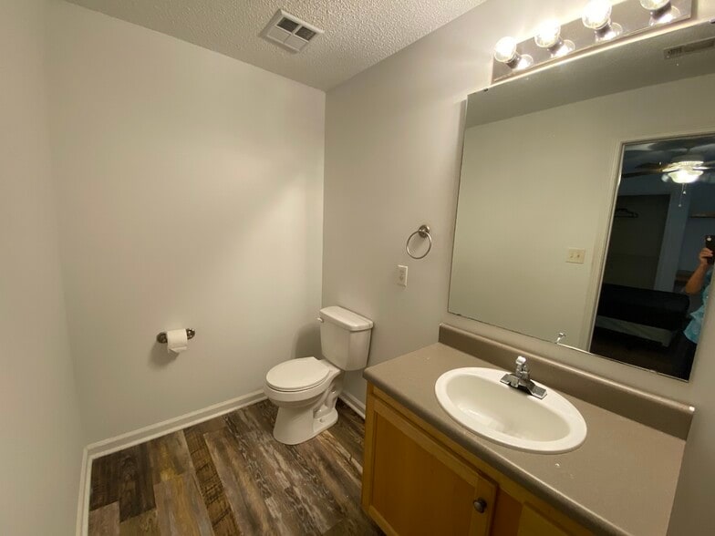 Bedroom 1's Private Bath - 1311 Harts Ridge Dr