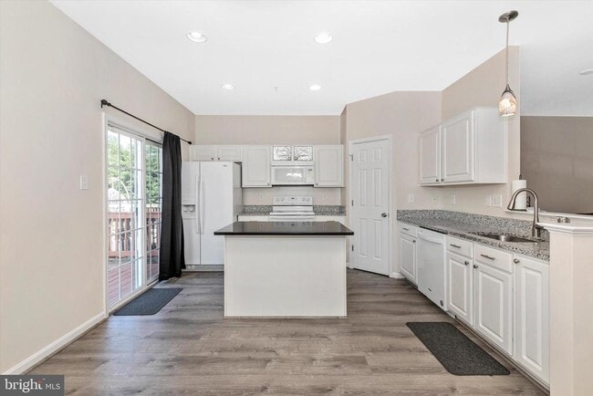 Building Photo - 1742 Trestle St