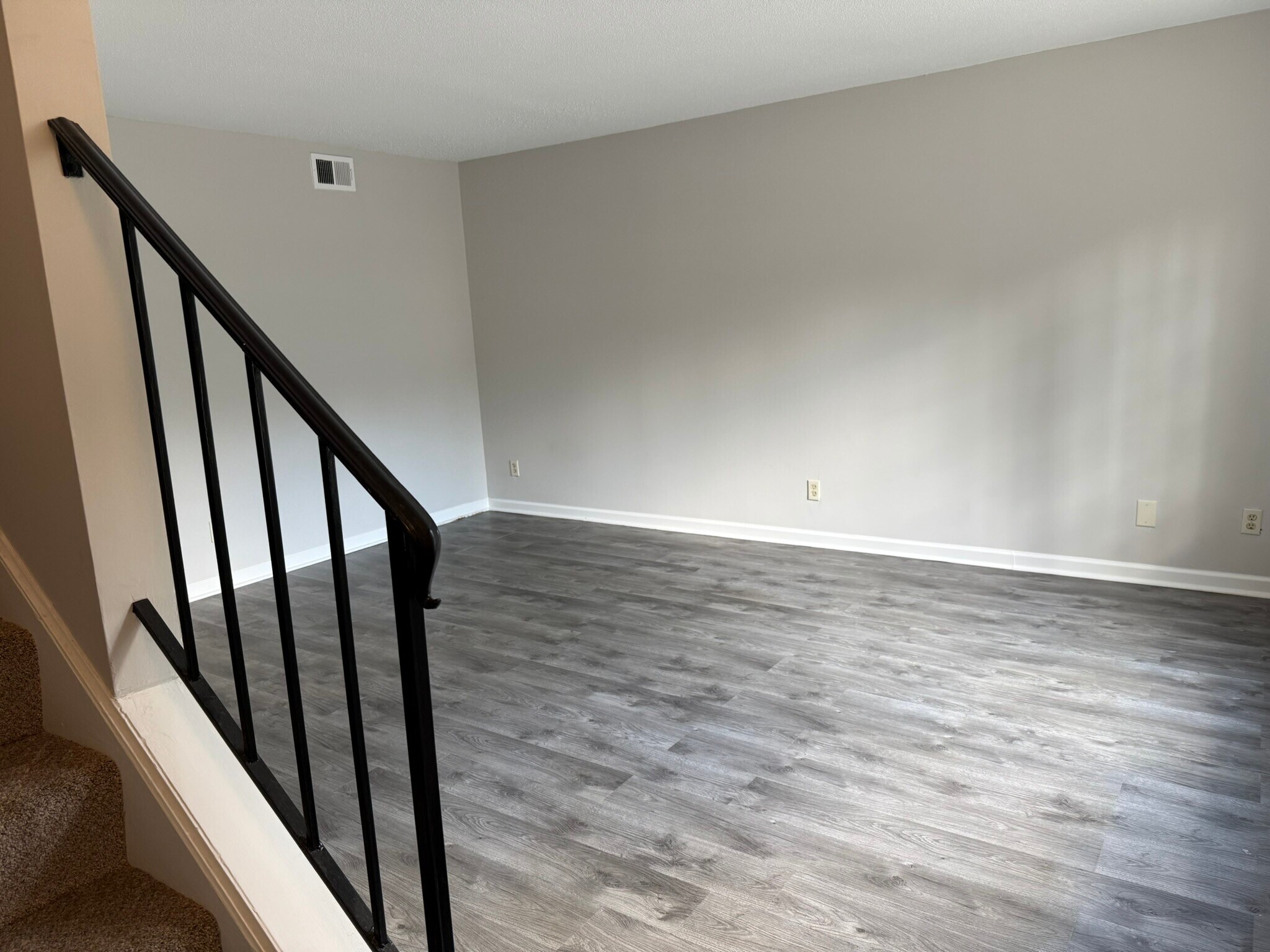Living Room - 1613 Ashford Ln