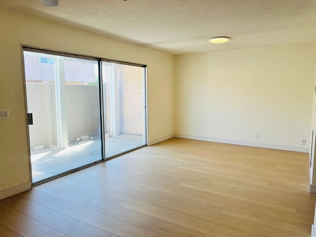 Building Photo - Beautiful 2 bedroom Condo