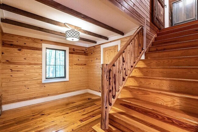 Building Photo - 510 Old Glory Ln